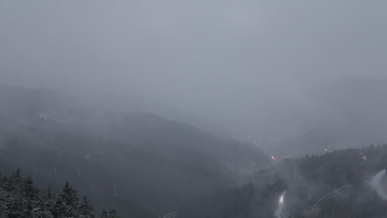 Dieses Bild zeigt eine Webcam-Aufnahme vom Achertal, aufgenommen am Montag, den 17.11.2025 um 17:00 Uhr. Die Temperatur betrug -1.7°C.