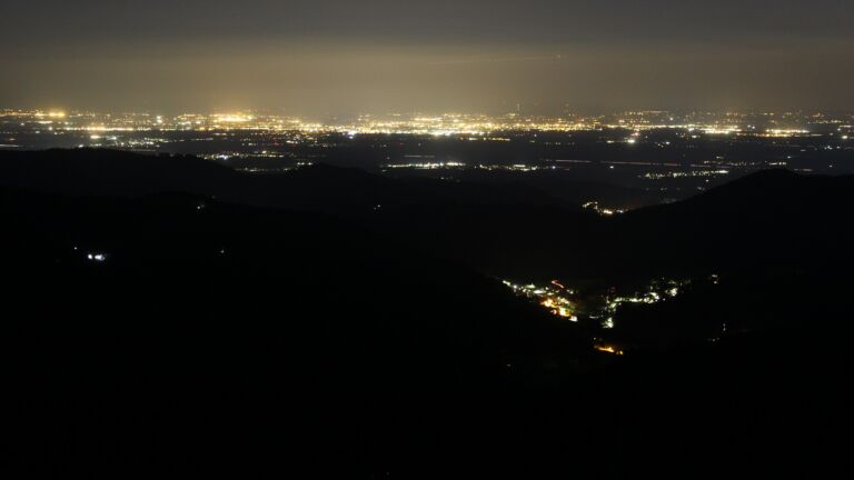 Dieses Bild zeigt eine Webcam-Aufnahme vom Achertal, aufgenommen am Samstag, den 09.05.2026 um 22:40 Uhr. Die Temperatur betrug 12.1°C.