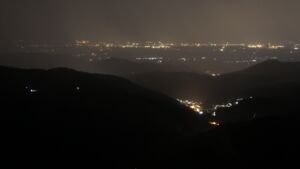 Dieses Bild zeigt eine Webcam-Aufnahme vom Achertal, aufgenommen am Dienstag, den 26.08.2025 um 21:40 Uhr. Die Temperatur betrug 19.1°C.