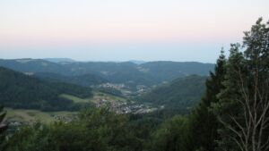 Dieses Bild zeigt eine Webcam-Aufnahme vom Achertal, aufgenommen am Mittwoch, den 29.07.2026 um 05:50 Uhr. Die Temperatur betrug 23.7°C.