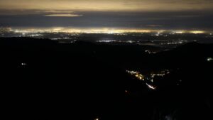 Dieses Bild zeigt eine Webcam-Aufnahme vom Achertal, aufgenommen am Sonntag, den 30.11.2025 um 01:30 Uhr. Die Temperatur betrug 6.8°C.