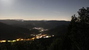 Dieses Bild zeigt eine Webcam-Aufnahme vom Achertal, aufgenommen am Montag, den 21.09.2026 um 22:30 Uhr. Die Temperatur betrug 11.9°C.