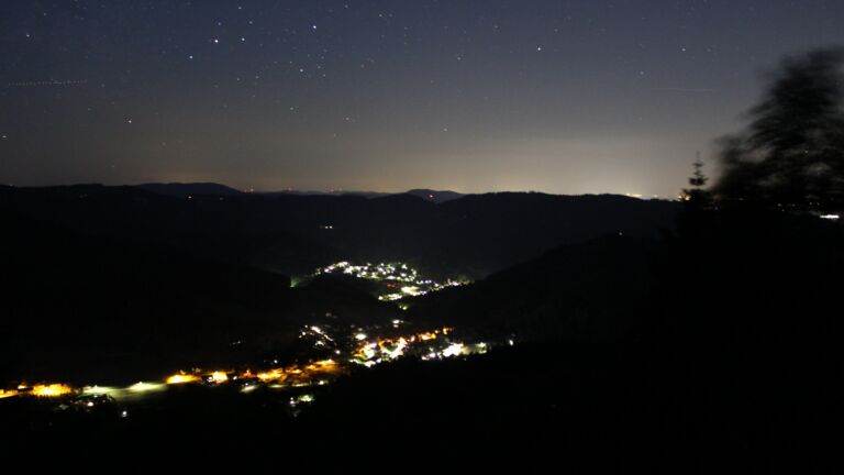 Dieses Bild zeigt eine Webcam-Aufnahme vom Achertal, aufgenommen am Sonntag, den 24.05.2026 um 03:40 Uhr. Die Temperatur betrug 20.1°C.