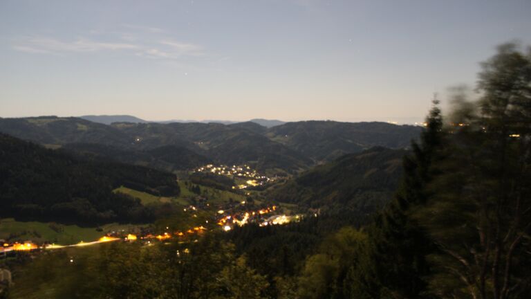 Dieses Bild zeigt eine Webcam-Aufnahme vom Achertal, aufgenommen am Sonntag, den 27.09.2026 um 02:30 Uhr. Die Temperatur betrug 20.3°C.