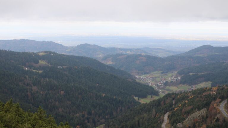 Dieses Bild zeigt eine Webcam-Aufnahme vom Achertal, aufgenommen am Dienstag, den 11.11.2025 um 10:00 Uhr. Die Temperatur betrug 5.9°C.