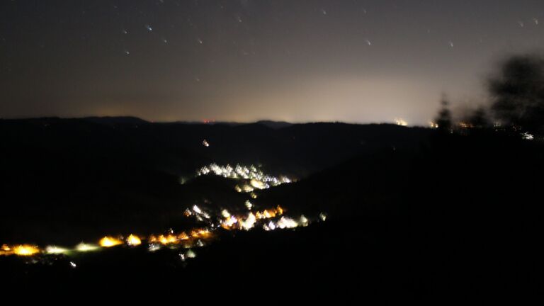 Dieses Bild zeigt eine Webcam-Aufnahme vom Achertal, aufgenommen am Mittwoch, den 12.08.2026 um 01:00 Uhr. Die Temperatur betrug 21.1°C.