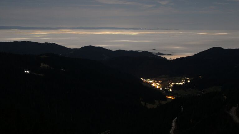 Dieses Bild zeigt eine Webcam-Aufnahme vom Achertal, aufgenommen am Mittwoch, den 25.02.2026 um 23:30 Uhr. Die Temperatur betrug 10.6°C.