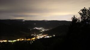 Dieses Bild zeigt eine Webcam-Aufnahme vom Achertal, aufgenommen am Donnerstag, den 03.09.2026 um 21:20 Uhr. Die Temperatur betrug 20.8°C.