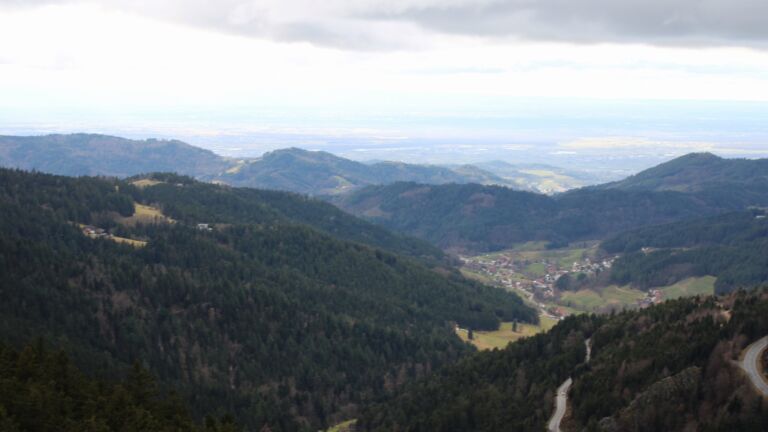 Dieses Bild zeigt eine Webcam-Aufnahme vom Achertal, aufgenommen am Montag, den 23.02.2026 um 15:00 Uhr. Die Temperatur betrug 3.8°C.