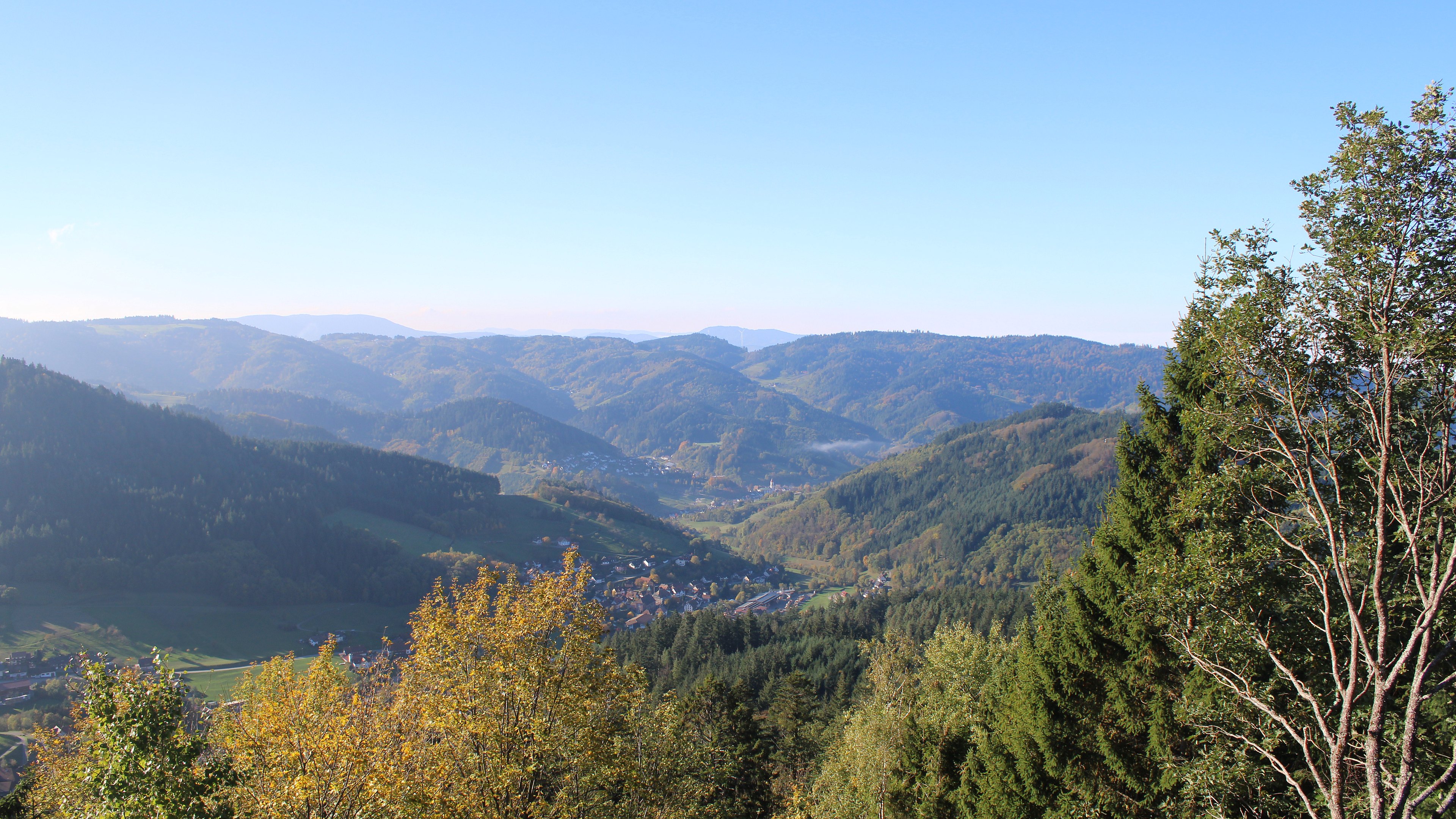 Dieses Bild zeigt eine Webcam-Aufnahme vom Achertal, aufgenommen am Freitag, den 30.10.2026 um 10:00 Uhr. Die Temperatur betrug 8.8°C.
