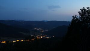 Dieses Bild zeigt eine Webcam-Aufnahme vom Achertal, aufgenommen am Sonntag, den 16.08.2026 um 21:30 Uhr. Die Temperatur betrug 23.5°C.