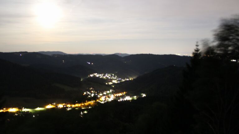 Dieses Bild zeigt eine Webcam-Aufnahme vom Achertal, aufgenommen am Freitag, den 24.07.2026 um 23:20 Uhr. Die Temperatur betrug 19.9°C.