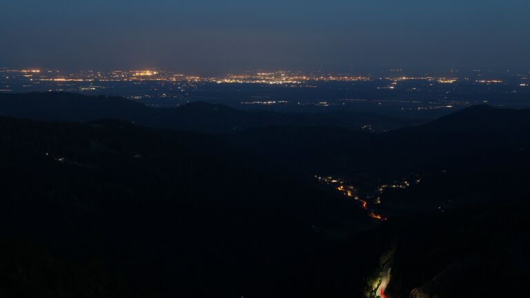 Dieses Bild zeigt eine Webcam-Aufnahme vom Achertal, aufgenommen am Mittwoch, den 07.05.2025 um 05:00 Uhr. Die Temperatur betrug 3.2°C.
