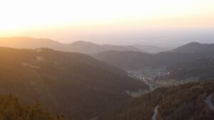 Dieses Bild zeigt eine Webcam-Aufnahme vom Achertal, aufgenommen am Freitag, den 27.02.2026 um 17:50 Uhr. Die Temperatur betrug 13.8°C.