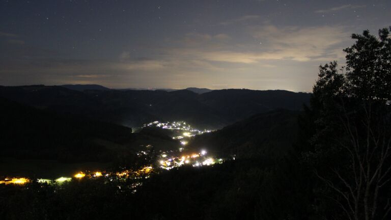 Dieses Bild zeigt eine Webcam-Aufnahme vom Achertal, aufgenommen am Montag, den 05.10.2026 um 05:00 Uhr. Die Temperatur betrug 14.1°C.