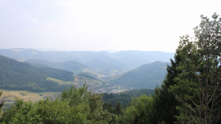 Dieses Bild zeigt eine Webcam-Aufnahme vom Achertal, aufgenommen am Freitag, den 31.07.2026 um 17:40 Uhr. Die Temperatur betrug 32.4°C.