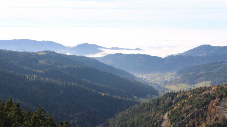 Dieses Bild zeigt eine Webcam-Aufnahme vom Achertal, aufgenommen am Montag, den 10.11.2025 um 14:50 Uhr. Die Temperatur betrug 10.2°C.