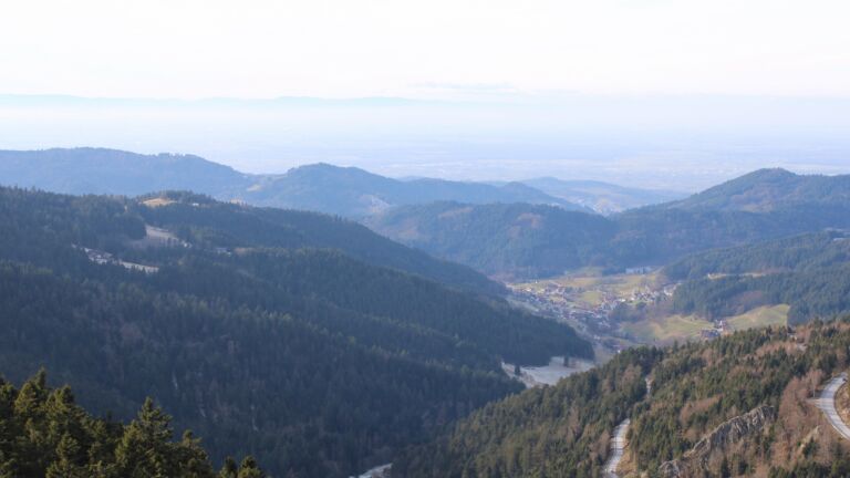 Dieses Bild zeigt eine Webcam-Aufnahme vom Achertal, aufgenommen am Donnerstag, den 01.01.2026 um 14:00 Uhr. Die Temperatur betrug -3.8°C.