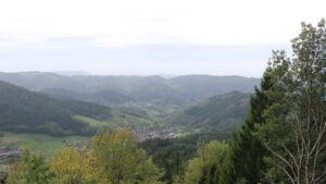 Dieses Bild zeigt eine Webcam-Aufnahme vom Achertal, aufgenommen am Montag, den 26.10.2026 um 13:00 Uhr. Die Temperatur betrug 10.5°C.