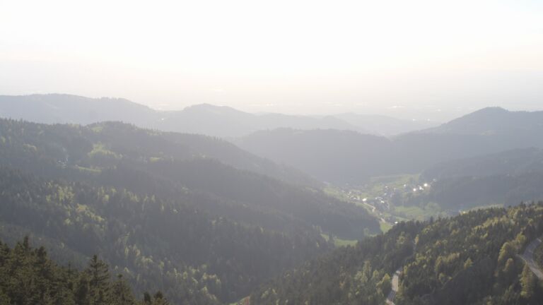 Dieses Bild zeigt eine Webcam-Aufnahme vom Achertal, aufgenommen am Montag, den 20.04.2026 um 19:00 Uhr. Die Temperatur betrug 7°C.