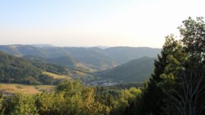 Dieses Bild zeigt eine Webcam-Aufnahme vom Achertal, aufgenommen am Freitag, den 14.08.2026 um 19:40 Uhr. Die Temperatur betrug 32.2°C.