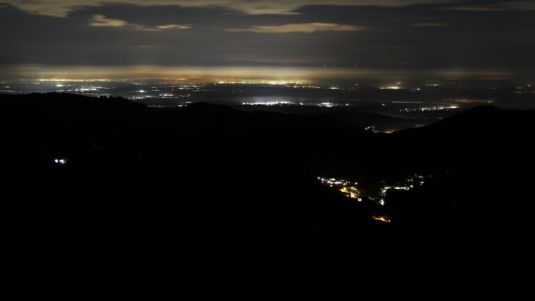 Dieses Bild zeigt eine Webcam-Aufnahme vom Achertal, aufgenommen am Dienstag, den 10.02.2026 um 02:30 Uhr. Die Temperatur betrug 3.5°C.