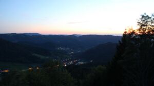 Dieses Bild zeigt eine Webcam-Aufnahme vom Achertal, aufgenommen am Samstag, den 26.09.2026 um 19:50 Uhr. Die Temperatur betrug 21.4°C.