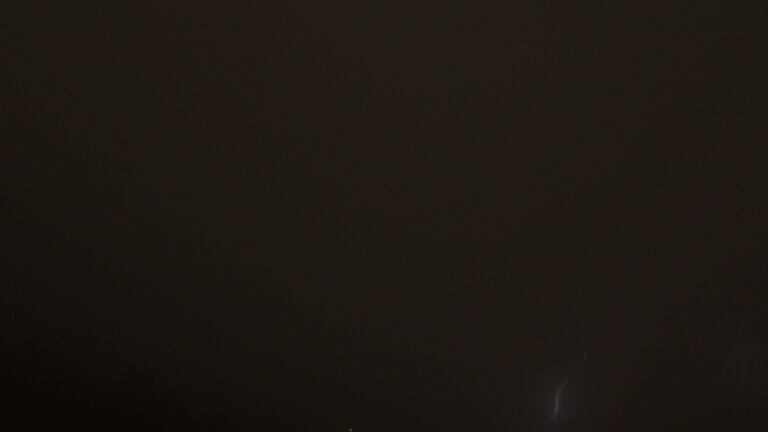 Dieses Bild zeigt eine Webcam-Aufnahme vom Achertal, aufgenommen am Freitag, den 28.11.2025 um 21:30 Uhr. Die Temperatur betrug 4°C.