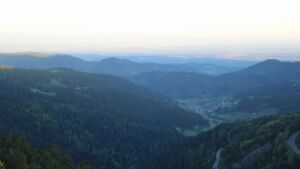 Dieses Bild zeigt eine Webcam-Aufnahme vom Achertal, aufgenommen am Freitag, den 01.05.2026 um 06:30 Uhr. Die Temperatur betrug 5.1°C.