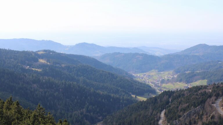 Dieses Bild zeigt eine Webcam-Aufnahme vom Achertal, aufgenommen am Dienstag, den 03.03.2026 um 14:40 Uhr. Die Temperatur betrug 9.4°C.