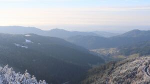 Dieses Bild zeigt eine Webcam-Aufnahme vom Achertal, aufgenommen am Donnerstag, den 27.11.2025 um 15:00 Uhr. Die Temperatur betrug -0.7°C.