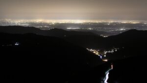 Dieses Bild zeigt eine Webcam-Aufnahme vom Achertal, aufgenommen am Freitag, den 06.03.2026 um 20:30 Uhr. Die Temperatur betrug 10.5°C.