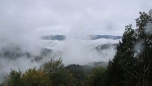 Dieses Bild zeigt eine Webcam-Aufnahme vom Achertal, aufgenommen am Sonntag, den 18.10.2026 um 10:20 Uhr. Die Temperatur betrug 6.4°C.