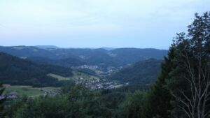 Dieses Bild zeigt eine Webcam-Aufnahme vom Achertal, aufgenommen am Dienstag, den 07.07.2026 um 05:30 Uhr. Die Temperatur betrug 20.3°C.