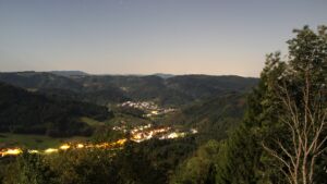 Dieses Bild zeigt eine Webcam-Aufnahme vom Achertal, aufgenommen am Sonntag, den 27.09.2026 um 22:30 Uhr. Die Temperatur betrug 22.9°C.
