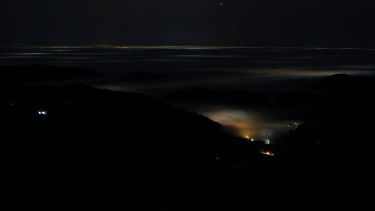 Dieses Bild zeigt eine Webcam-Aufnahme vom Achertal, aufgenommen am Dienstag, den 20.01.2026 um 04:40 Uhr. Die Temperatur betrug 7.9°C.