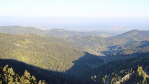 Dieses Bild zeigt eine Webcam-Aufnahme vom Achertal, aufgenommen am Samstag, den 25.04.2026 um 07:30 Uhr. Die Temperatur betrug 13.8°C.