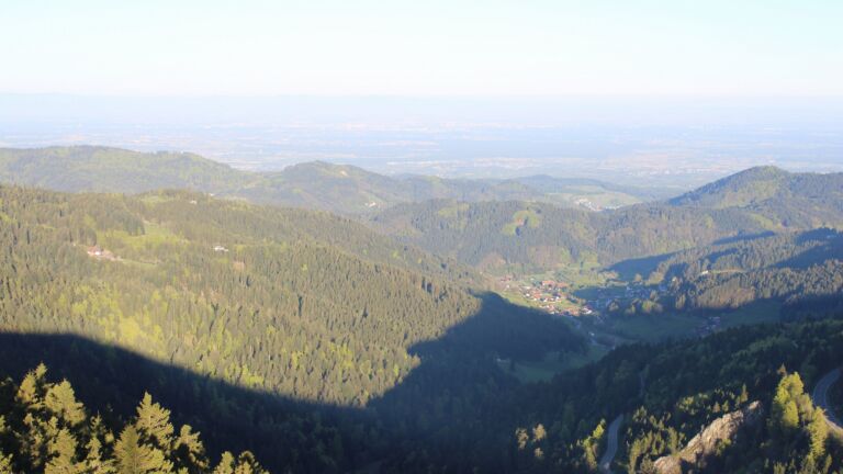 Dieses Bild zeigt eine Webcam-Aufnahme vom Achertal, aufgenommen am Samstag, den 25.04.2026 um 07:30 Uhr. Die Temperatur betrug 13.8°C.