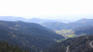 Dieses Bild zeigt eine Webcam-Aufnahme vom Achertal, aufgenommen am Freitag, den 17.04.2026 um 17:00 Uhr. Die Temperatur betrug 14.1°C.