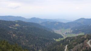 Dieses Bild zeigt eine Webcam-Aufnahme vom Achertal, aufgenommen am Mittwoch, den 15.04.2026 um 13:50 Uhr. Die Temperatur betrug 8.3°C.