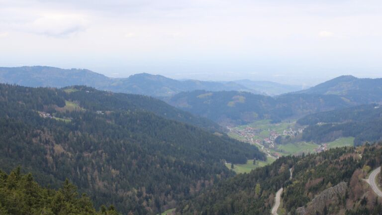 Dieses Bild zeigt eine Webcam-Aufnahme vom Achertal, aufgenommen am Mittwoch, den 15.04.2026 um 13:50 Uhr. Die Temperatur betrug 8.3°C.