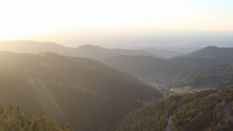 Dieses Bild zeigt eine Webcam-Aufnahme vom Achertal, aufgenommen am Sonntag, den 01.03.2026 um 17:40 Uhr. Die Temperatur betrug 7.7°C.