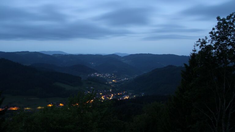 Dieses Bild zeigt eine Webcam-Aufnahme vom Achertal, aufgenommen am Donnerstag, den 21.05.2026 um 04:50 Uhr. Die Temperatur betrug 10.5°C.