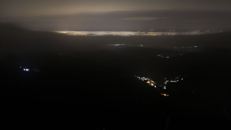 Dieses Bild zeigt eine Webcam-Aufnahme vom Achertal, aufgenommen am Sonntag, den 02.11.2025 um 05:00 Uhr. Die Temperatur betrug 5.9°C.