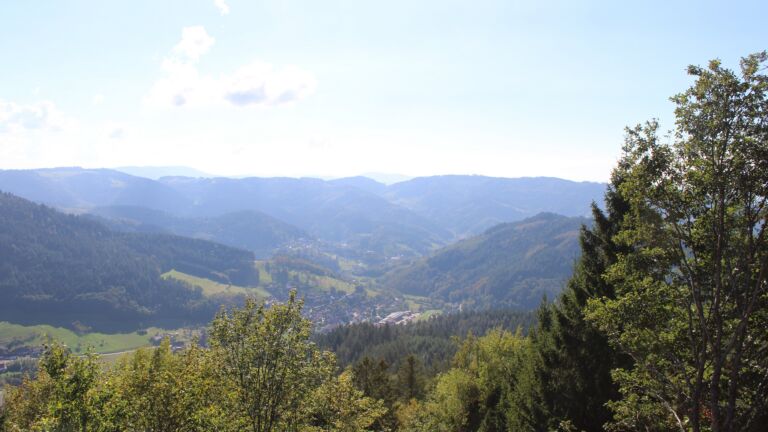 Dieses Bild zeigt eine Webcam-Aufnahme vom Achertal, aufgenommen am Montag, den 05.10.2026 um 15:10 Uhr. Die Temperatur betrug 22.9°C.