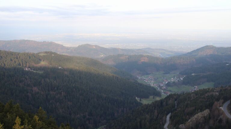 Dieses Bild zeigt eine Webcam-Aufnahme vom Achertal, aufgenommen am Montag, den 06.04.2026 um 07:40 Uhr. Die Temperatur betrug 6.1°C.