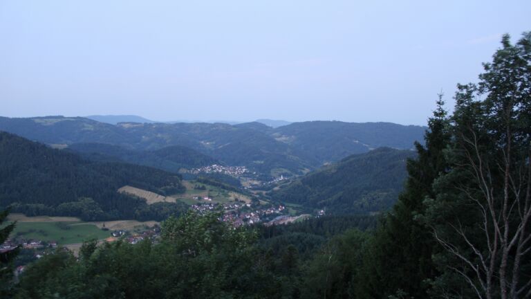 Dieses Bild zeigt eine Webcam-Aufnahme vom Achertal, aufgenommen am Samstag, den 27.06.2026 um 05:00 Uhr. Die Temperatur betrug 29.2°C.