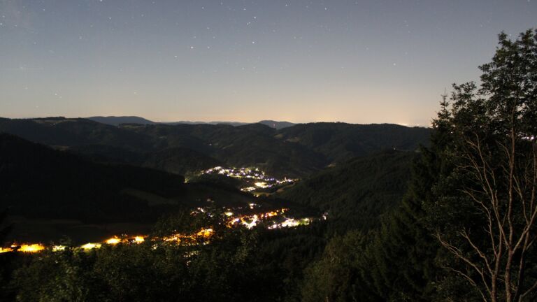 Dieses Bild zeigt eine Webcam-Aufnahme vom Achertal, aufgenommen am Samstag, den 04.07.2026 um 01:30 Uhr. Die Temperatur betrug 17°C.