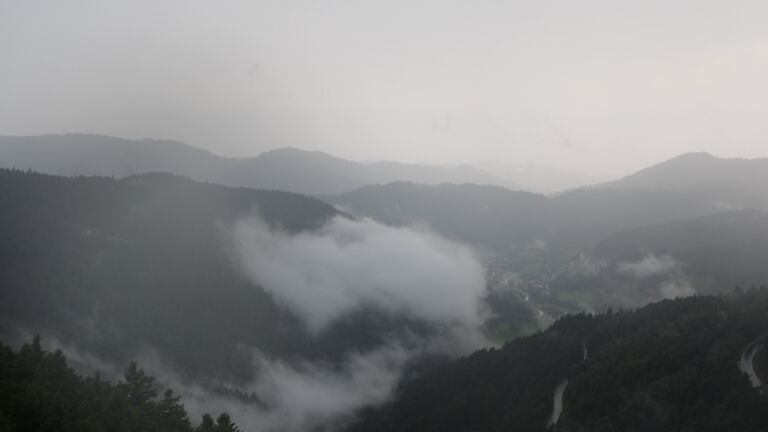 Dieses Bild zeigt eine Webcam-Aufnahme vom Achertal, aufgenommen am Freitag, den 01.08.2025 um 17:30 Uhr. Die Temperatur betrug 11.4°C.