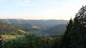 Dieses Bild zeigt eine Webcam-Aufnahme vom Achertal, aufgenommen am Freitag, den 22.05.2026 um 20:30 Uhr. Die Temperatur betrug 21.9°C.